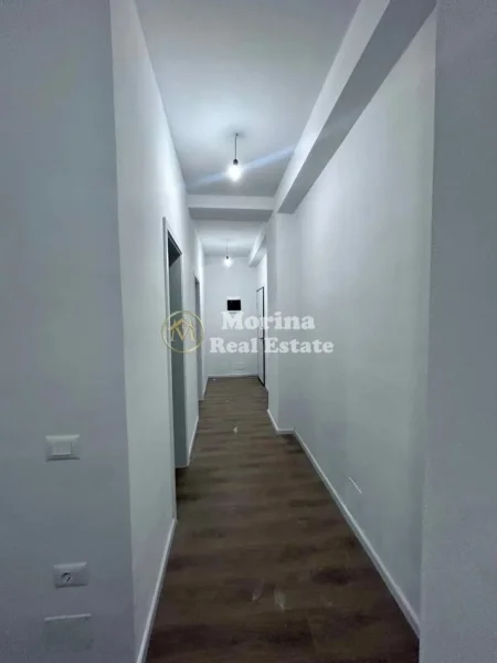 Tirane, jepet me qera apartament 1+1 Kati 8, 60 m² 350 € (Ali Demi)