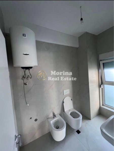 Tirane, jepet me qera apartament 1+1 Kati 8, 60 m² 350 € (Ali Demi)