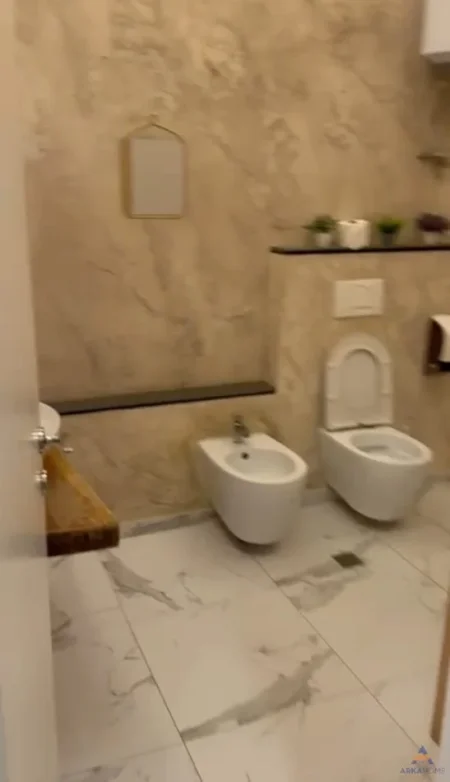 Tirane, jepet me qera ambjent biznesi Kati 0, 86 m² 1.400 € 