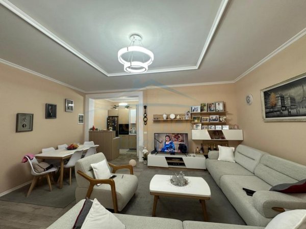 Tirane, shitet apartament 2+1+Ballkon Kati 0, 82 m² 135.000 € (Fresku)