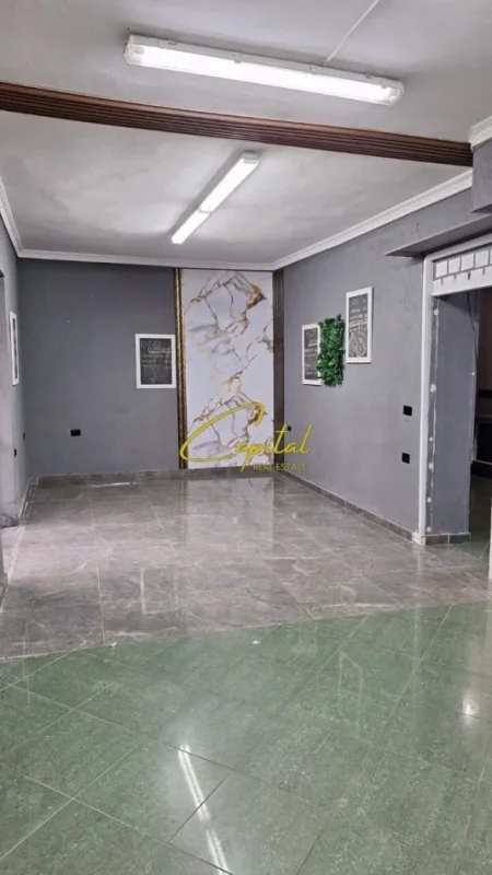 Tirane, jepet me qera ambjent biznesi Kati 0, 62 m² 600 € (RRUGA E KAVAJES)
