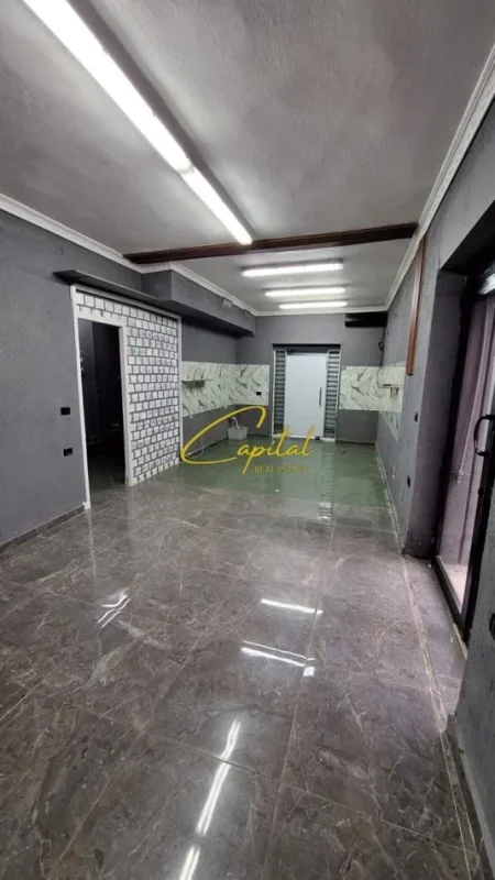 Tirane, jepet me qera ambjent biznesi Kati 0, 62 m² 600 € (RRUGA E KAVAJES)