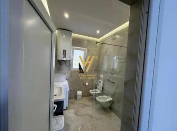 Tirane, jepet me qera apartament 2+1+Ballkon Kati 1, 65 m² 500 € (SHKOZE)