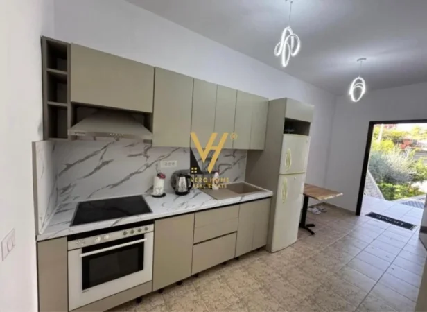 Tirane, jepet me qera apartament 2+1+Ballkon Kati 1, 65 m² 500 € (SHKOZE)