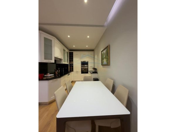 Tirane, shitet apartament Kati 4, 116 m² 425.000 € (QENDER TIRANE)