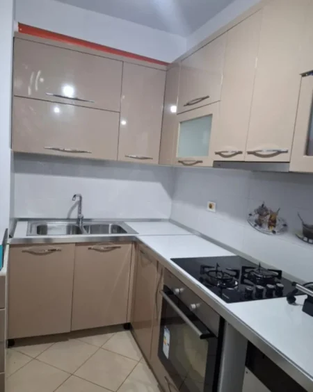 Tirane, jepet me qera ambjent biznesi Kati 5, 72 m² 85.000 € (Kamez)