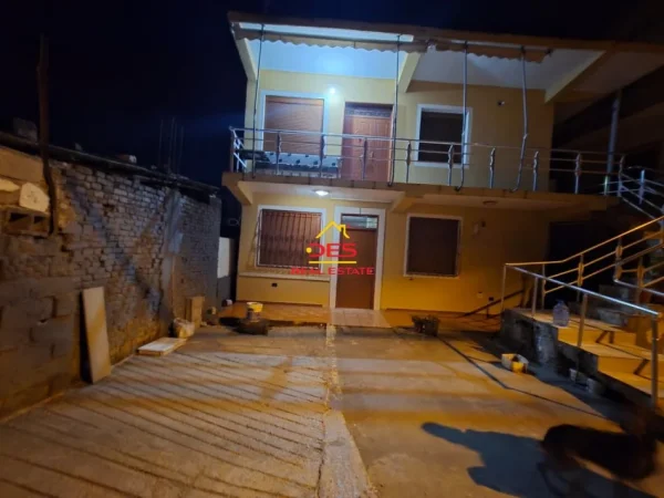 Vlore, jepet me qera shtepi 3+1+Ballkon Kati 0, 120 m² 300 € (Rruga mis durhan)