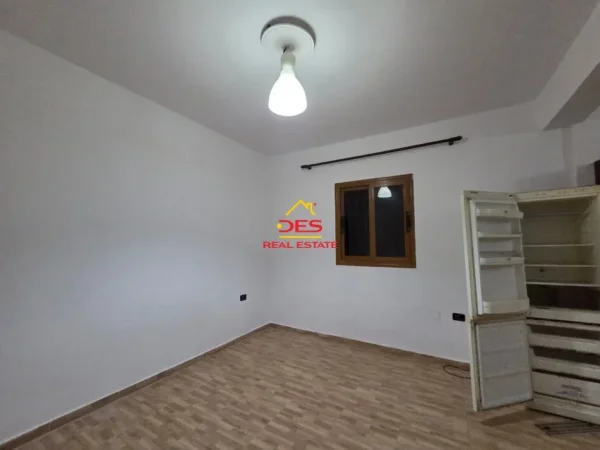 Vlore, jepet me qera shtepi 3+1+Ballkon Kati 0, 120 m² 300 € (Rruga mis durhan)