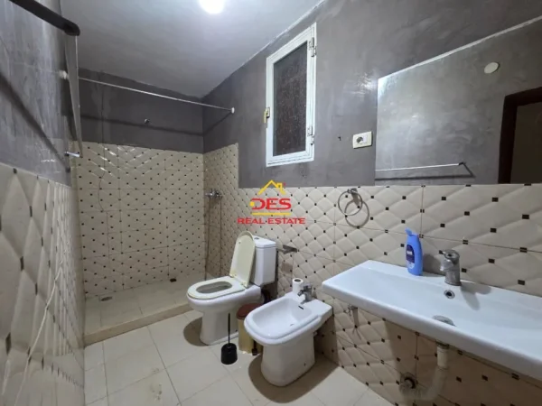 Vlore, jepet me qera shtepi 3+1+Ballkon Kati 0, 120 m² 300 € (Rruga mis durhan)