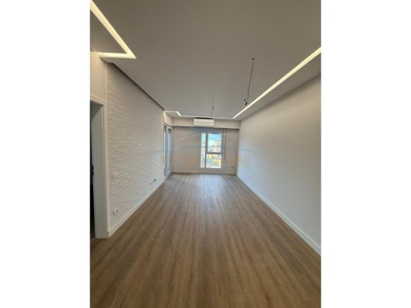 Tirane, shes apartament 2+1+Ballkon Kati 5, 96 m² 250.000 € 