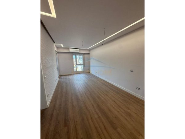 Tirane, shes apartament 2+1+Ballkon Kati 5, 96 m² 250.000 € 