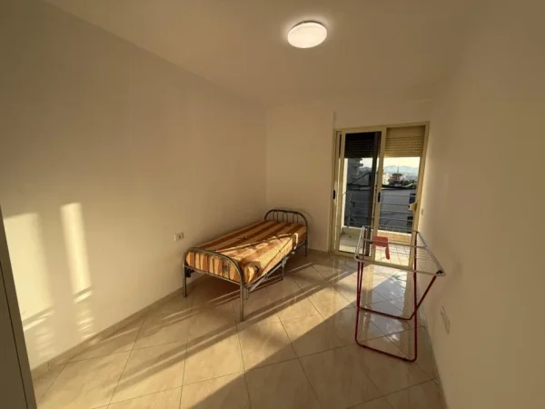 Tirane, shitet apartament 2+1 Kati 2, 105 m²