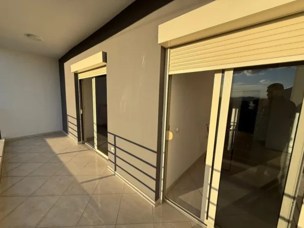 Tirane, shitet apartament 2+1 Kati 2, 105 m²