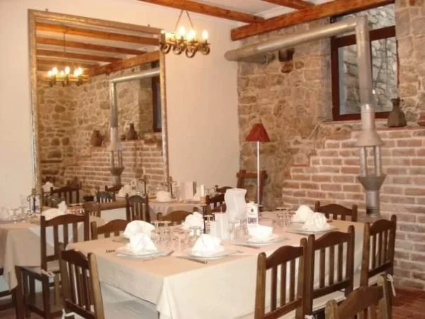 Tirane, shitet VILË 3 Katshe , 570 m² 400.000 € (SURREL)
