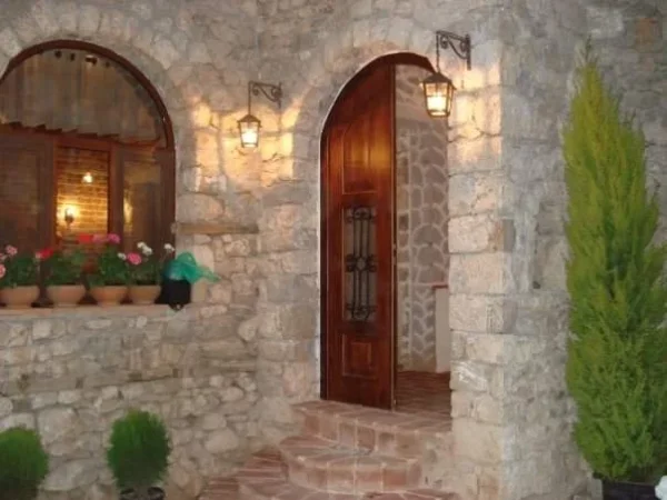 Tirane, shitet VILË 3 Katshe , 570 m² 400.000 € (SURREL)