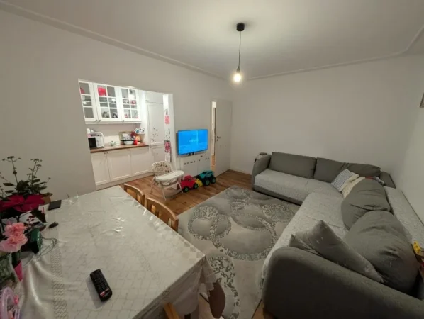 Tirane, shitet apartament 2+1+Ballkon Kati 3, 75 m² 185.000 € (ISH PARKU)