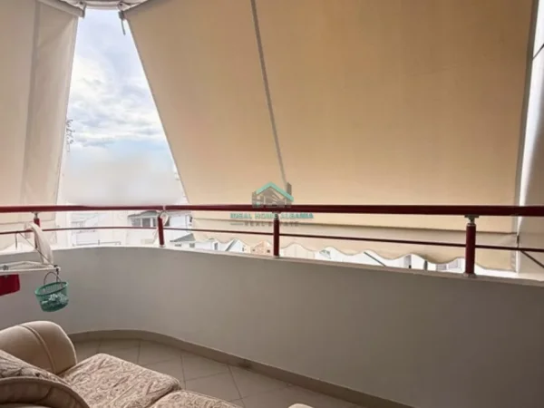 Vlore, jepet me qera apartament 1+1+Ballkon Kati 9, 50 m² 600 € (VLORE)