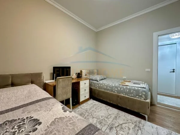 Tirane, shes apartament 3+1+Ballkon Kati 2, 123 m² 300.000 € 