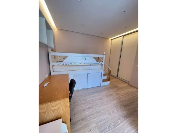 Tirane, jepet me qera apartament 2+1 Kati 2, 105 m² 550 € (Unaza e Re)