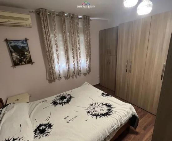 Tirane, jepet me qera apartament 3+1 Kati 5, 140 m² 625 € (Rruga Muhamet Gjollesha)