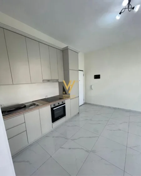 Tirane, jepet me qera apartament 1+1+Ballkon Kati 1, 65 m² 350 € (KAMEZ)