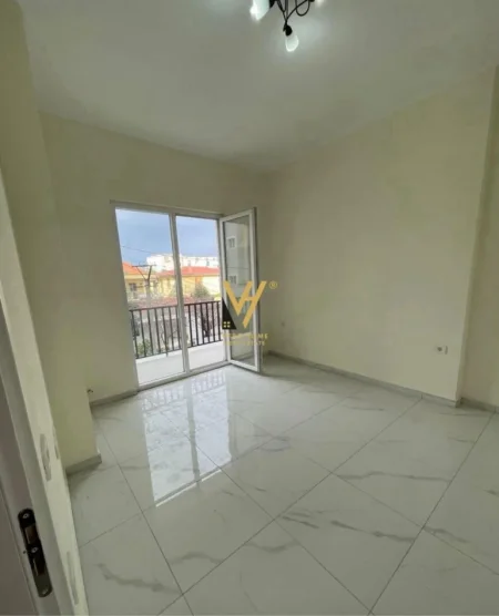 Tirane, jepet me qera apartament 1+1+Ballkon Kati 1, 65 m² 350 € (KAMEZ)