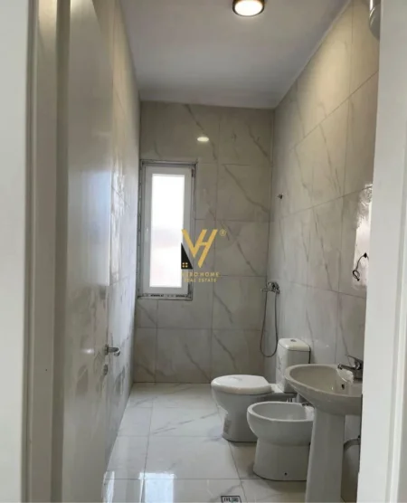 Tirane, jepet me qera apartament 1+1+Ballkon Kati 1, 65 m² 350 € (KAMEZ)