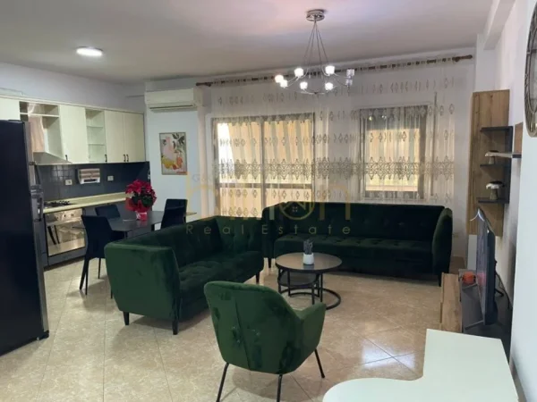 Tirane, jepet me qera 2+1 , 102 m² 700 € (Komuna e Parisit)