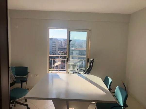 Tirane, jepet me qera zyre Kati 7, 107 m² 600 € (JORDAN MISJA)
