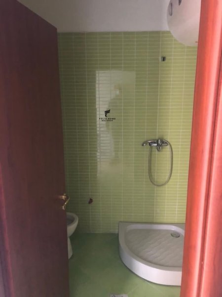 Tirane, jepet me qera zyre Kati 7, 107 m² 600 € (JORDAN MISJA)