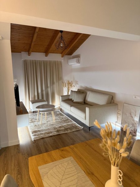 Tirane, jepet me qera apartament 1+1+Ballkon Kati 3, 70 m² 850 € (KOMUNA E PARISIT)