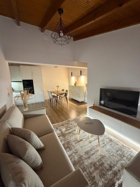 Tirane, jepet me qera apartament 1+1+Ballkon Kati 3, 70 m² 850 € (KOMUNA E PARISIT)