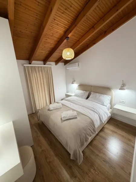 Tirane, jepet me qera apartament 1+1+Ballkon Kati 3, 70 m² 850 € (KOMUNA E PARISIT)