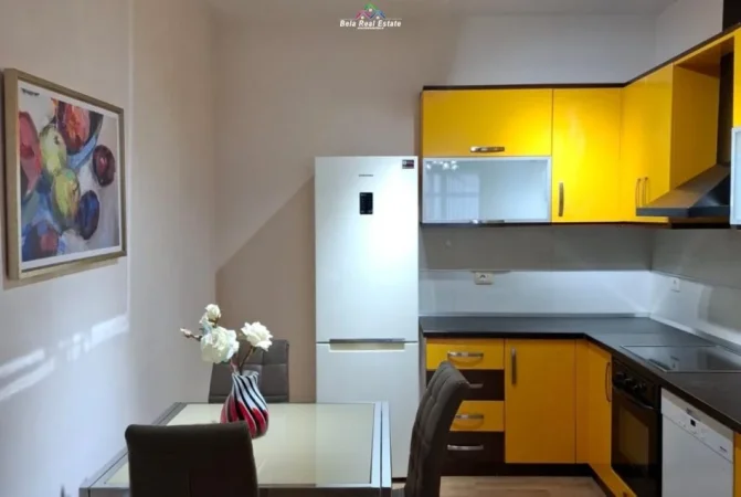 Tirane, jepet me qera apartament 2+1 Kati 3, 120 m² 850 € (Rruga Eduart Mano)