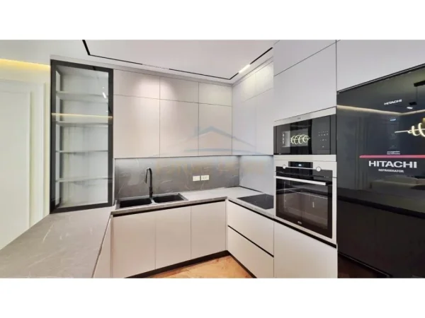 Tirane, jepet me qera apartament 3+1 Kati 9, 152 m² 2.200 € (Rezidenca Golden Tower, Mine Peza)