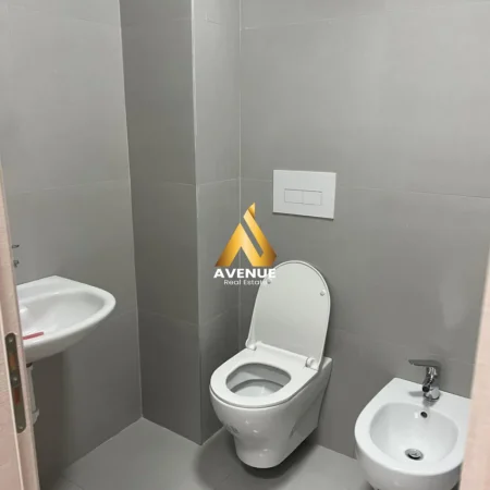 Tirane, jepet me qera apartament 1+1+Ballkon Kati 2, 70 m² 600 € (FEIZI HIZMO)