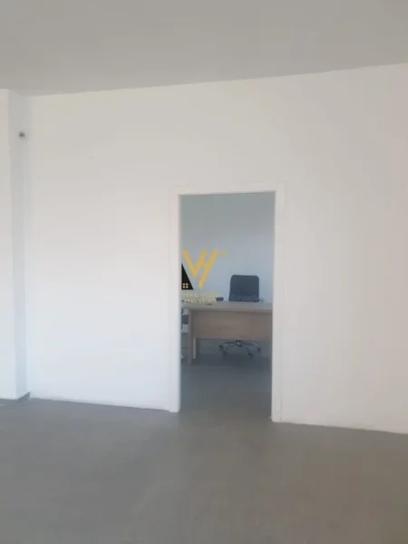 Tirane, jepet me qera zyre Kati 1, 170 m² 600 € (ASTIR)