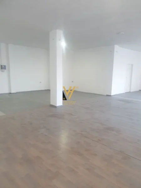 Tirane, jepet me qera zyre Kati 1, 170 m² 600 € (ASTIR)
