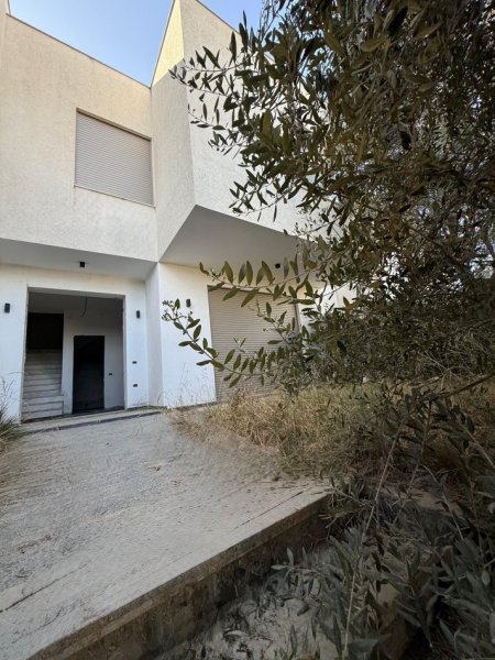 Tirane, shitet Vile 3+1+Aneks+Ballkon Kati 2, 175 m² 330.000 € (SELITE)