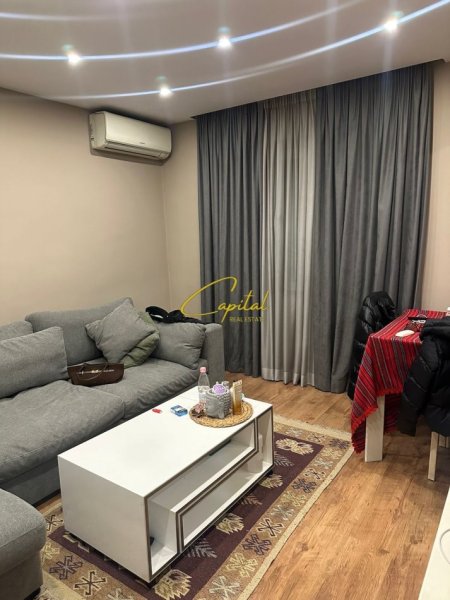 Tirane, jepet me qera apartament 1+1 Kati 3, 64 m² 600 € (ZOGU I ZI)