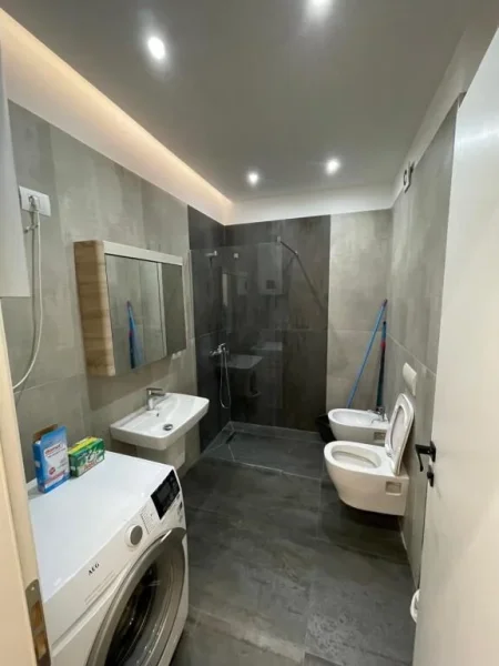 Tirane, jepet me qera apartament 2+1+Ballkon Kati 6, 95 m² 1.500 € (Rruga e Kosovareve)