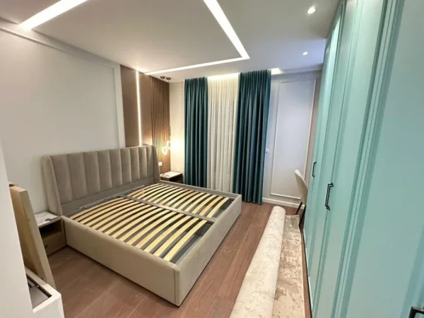 Tirane, jepet me qera apartament 2+1+Ballkon Kati 6, 95 m² 1.500 € (Rruga e Kosovareve)