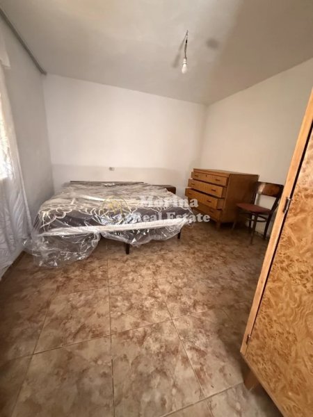 Tirane, jepet me qera apartament 1+1 Kati 1, 45 m² 150 € (Shkoze)
