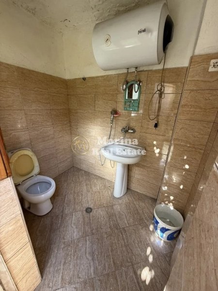 Tirane, jepet me qera apartament 1+1 Kati 1, 45 m² 150 € (Shkoze)