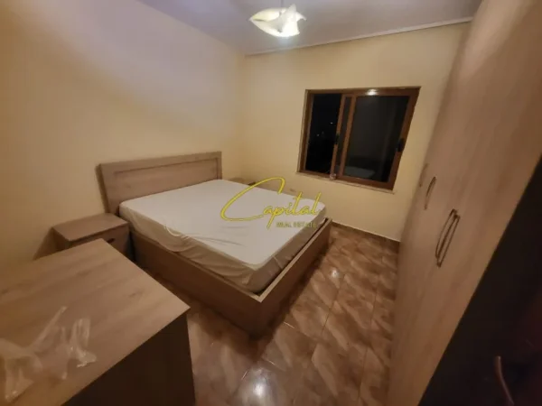Tirane, jepet me qera apartament 2+1 Kati 2, 100 m² 450 € (ISH TREGU ELEKTRIK)