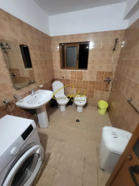 Tirane, jepet me qera apartament 2+1 Kati 2, 100 m² 450 € (ISH TREGU ELEKTRIK)