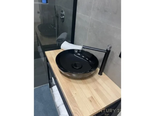 Tirane, jepet me qera apartament 2+1+Ballkon Kati 7, 100 m² 1.500 € (Komuna parisit)