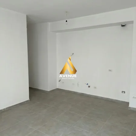 Tirane, jepet me qera apartament 2+1+Ballkon Kati 2, 85 m² 350 € (5 MAJI)