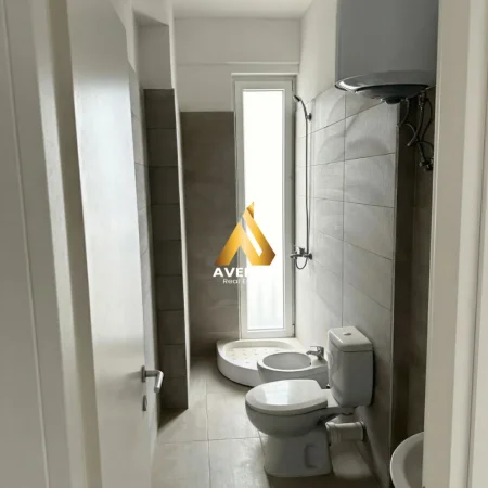 Tirane, jepet me qera apartament 2+1+Ballkon Kati 2, 85 m² 350 € (5 MAJI)