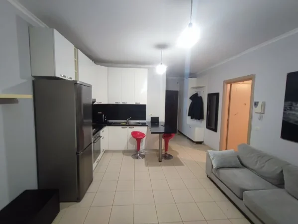 Tirane, jepet me qera apartament 1+1+Ballkon , 600 € (Liqeni Thate)